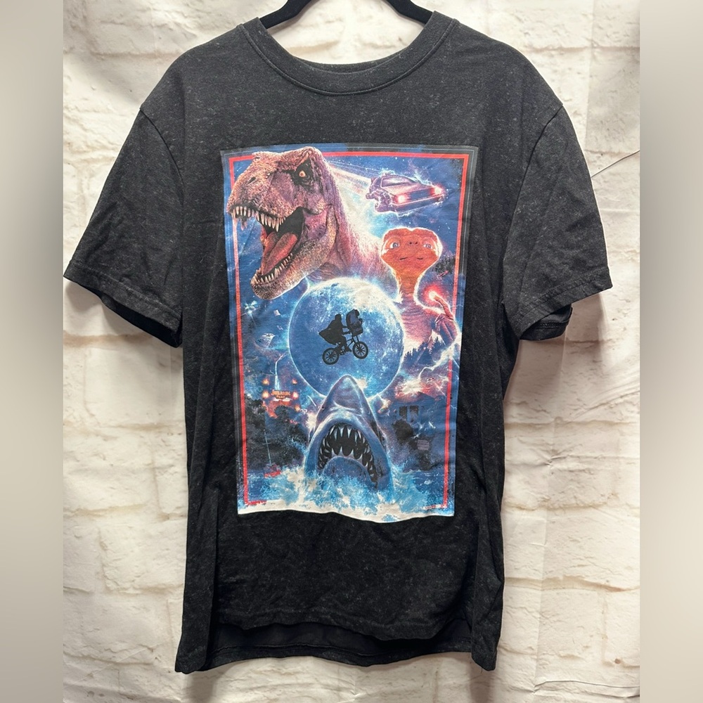 Universal Studios Shirt Mens medium  ET Jaws‎ Jurassic Park Back to the future